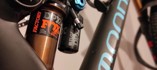 Bicicleta Mondraker Foxy Carbon RR SL 27.5 2018