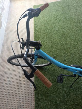 Bicicleta de paseo azul