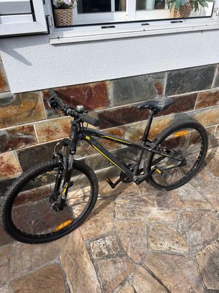 Bicicleta Orbea Negra y Amarilla rueda 24