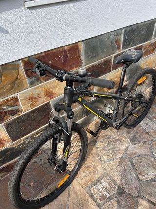 Bicicleta Orbea Negra y Amarilla rueda 24