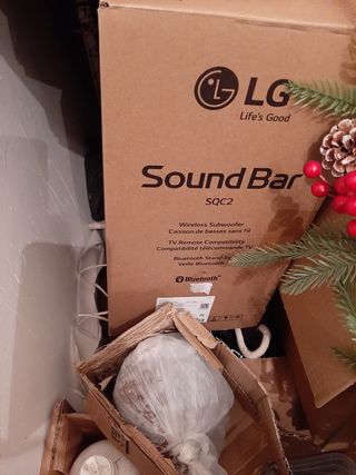 Conjunto Barra de Sonido LG SQC2 
+ TV 42" Samsung