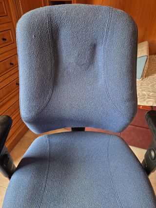 Silla de oficina azul y negra