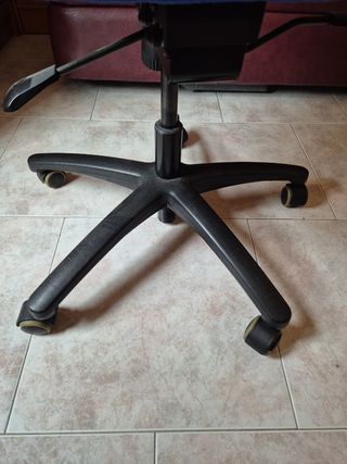 Silla de oficina azul y negra
