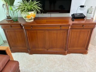 Mueble de comedor de madera