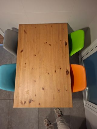 Mesa Ikea madera patas blancas