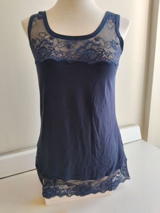 Camiseta modal y encaje azul