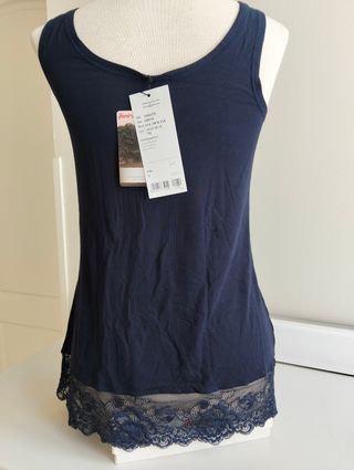 Camiseta modal y encaje azul