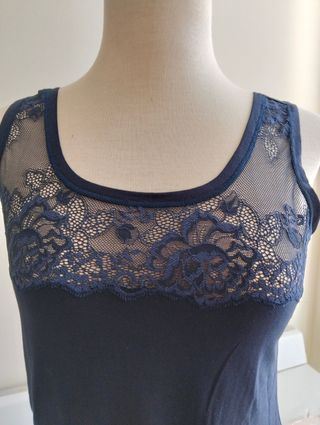 Camiseta modal y encaje azul