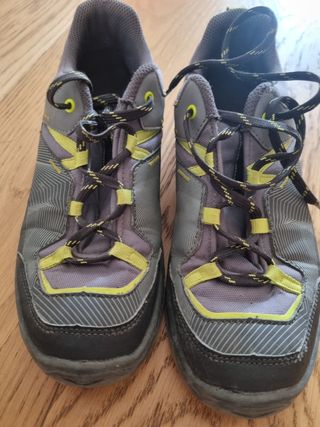 Botas de monte grises y verdes Talla 38