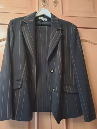 Traje chaqueta y pantalón Merletti rayas.talla peq