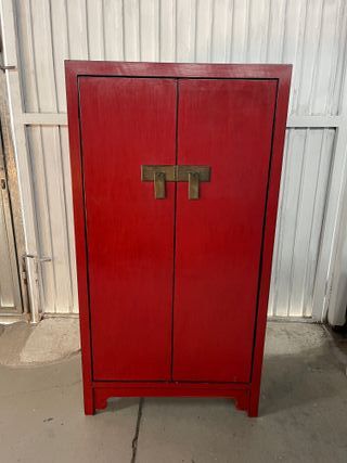 Armario rojo lacado