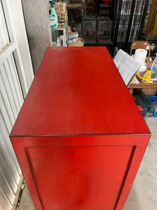 Armario rojo lacado