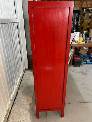 Armario rojo lacado