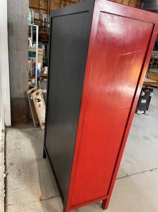 Armario rojo lacado