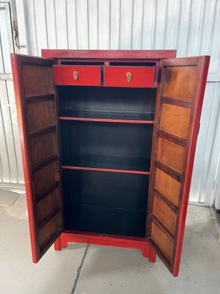 Armario rojo lacado