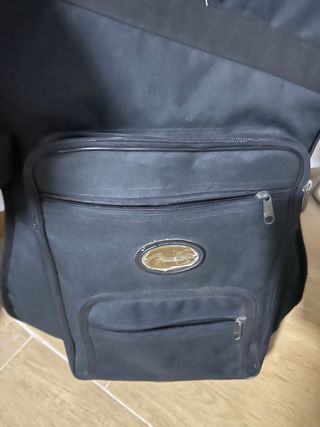 Bajo Eléctrico Academy Negro más funda Fender