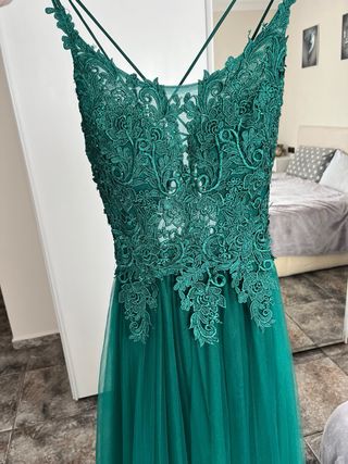 Vestido de fiesta verde con encaje