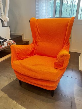 Sillón orejero STRANDMON amarillo