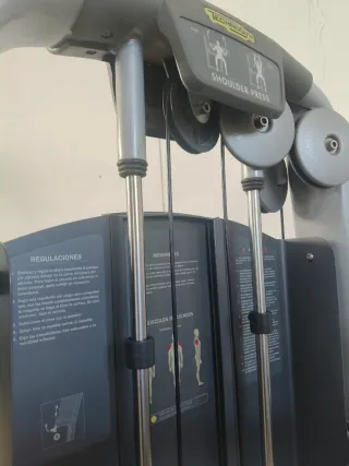 HOMBROS TECHNOGYM SELECTION!
