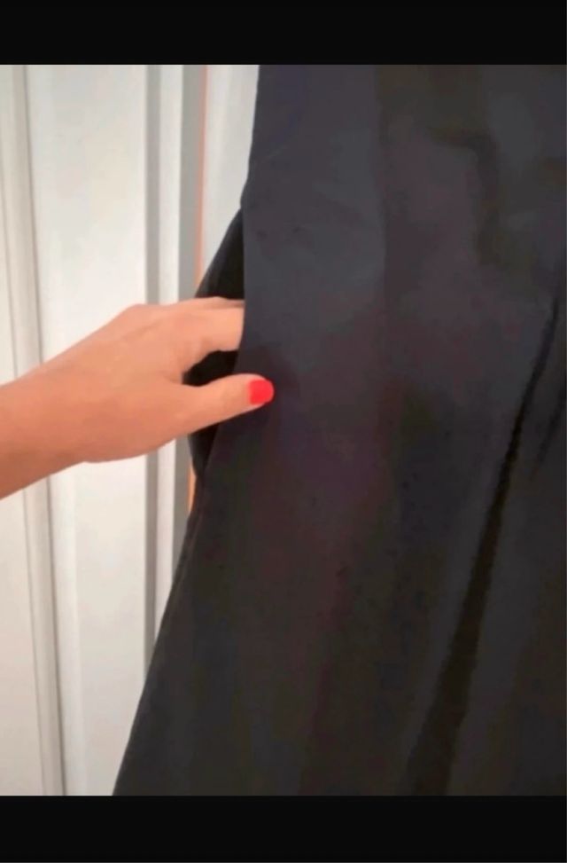 Vestido negro-COS elegante- Excelente calidad.