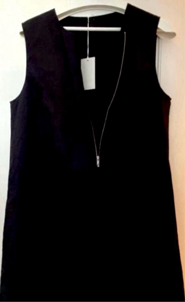 Vestido negro-COS elegante- Excelente calidad.