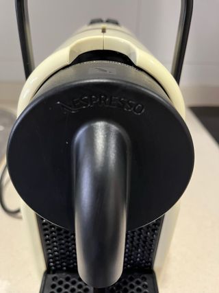 Cafetera Nespresso DeLonghi INISSIA de cápsulas 