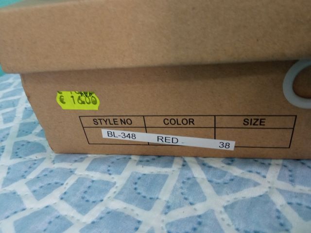 Tacones rojos de mujer