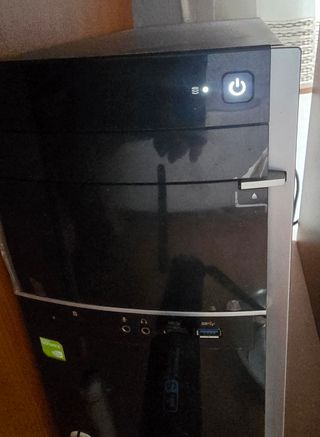 PC HP AMD A8-6500 8GB RAM 932GB HDD con pantalla 
