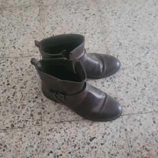 Botines marrones con hebilla