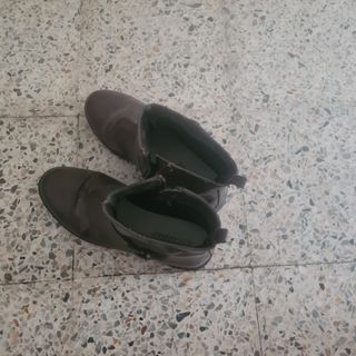 Botines marrones con hebilla
