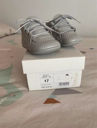 Zapatitos de bebé grises con cordones-talla 17,