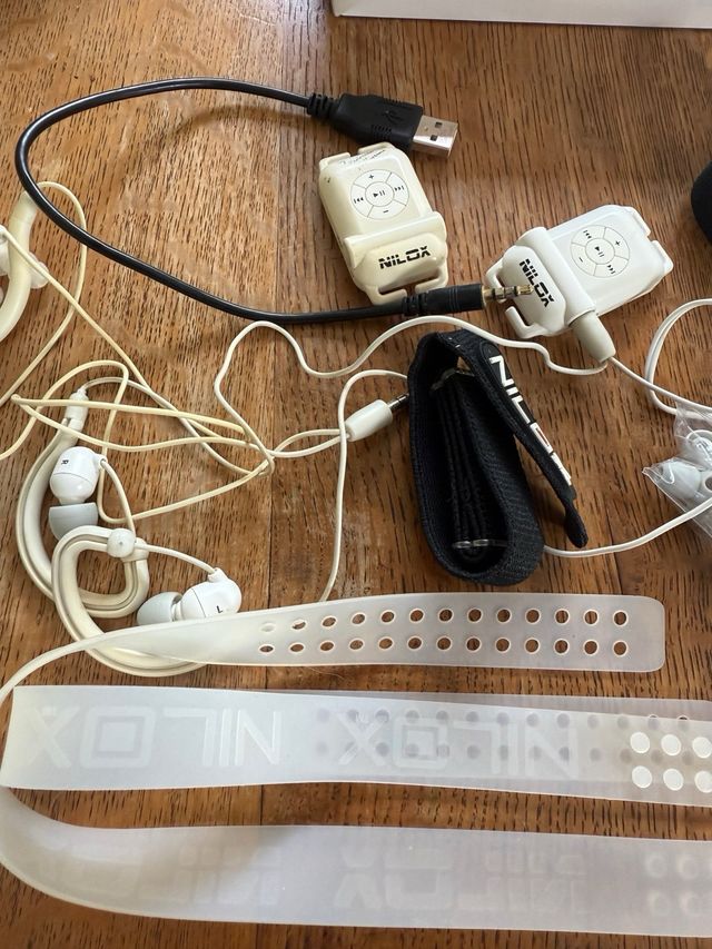2 lettori MP3 Nilox per nuoto (1 cavo)