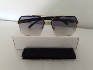Gafas de sol octogonales.
