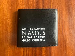 Cartera Negra con Detalle Plateado