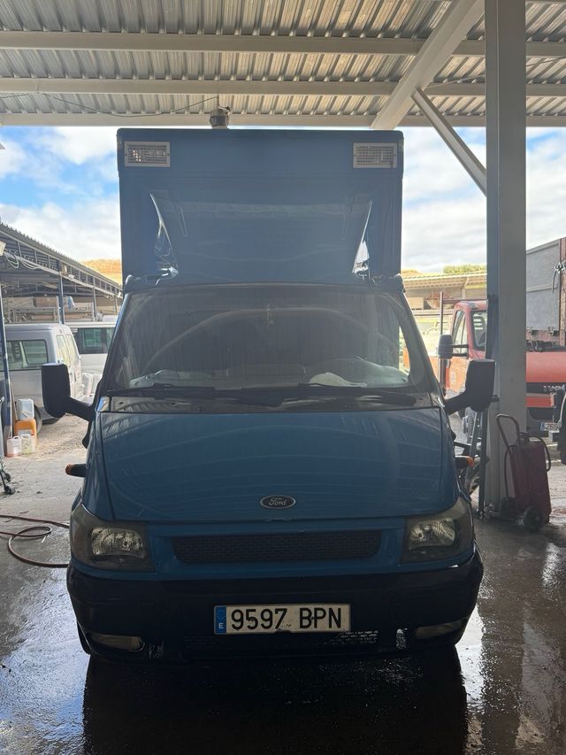 Camión caballos 3500 kg