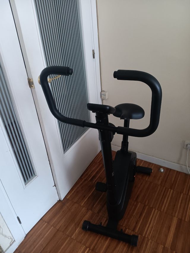 Bicicleta estática negra