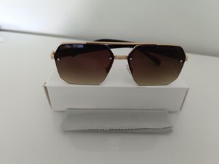 Gafas de sol octogonales.