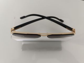 Gafas de sol octogonales.