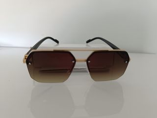 Gafas de sol octogonales.