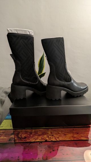 Botines de piel negros nuevos