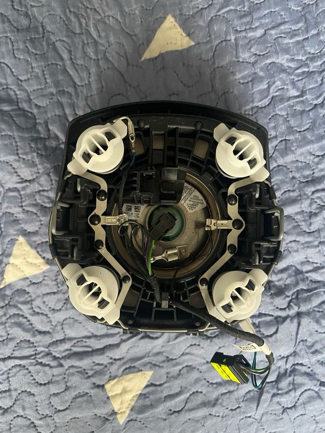 Volante BMW con costuras rojas