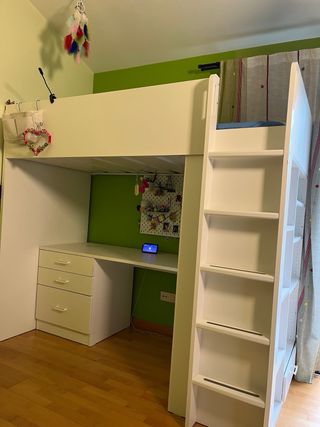 Litera Ikea Smastad con escritorio y cajones