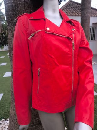 Chaqueta formula joven corta cuero roja mujer