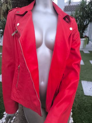 Chaqueta formula joven corta cuero roja mujer