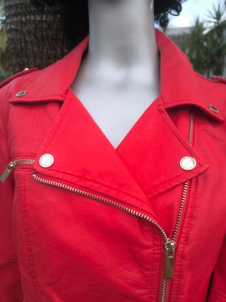 Chaqueta formula joven corta cuero roja mujer