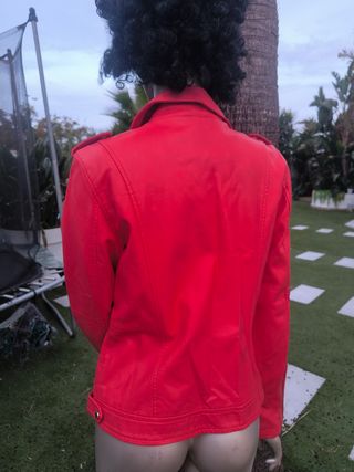 Chaqueta formula joven corta cuero roja mujer