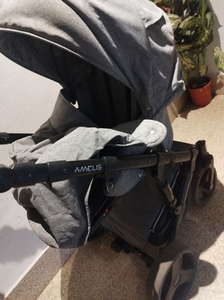 Silla de paseo gris..ruedas con signos de desgaste