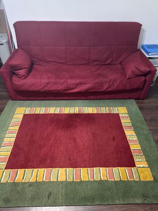 Sofá cama y alfombra a juego
