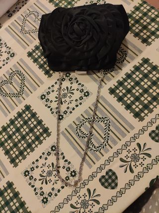 Pochette nera con tracolla