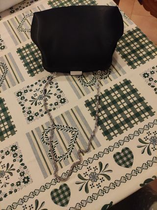 Pochette nera con tracolla